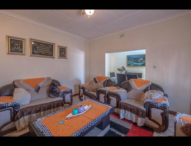 3 BEDROOM HOUSE FOR SALE IN KENSINGTON